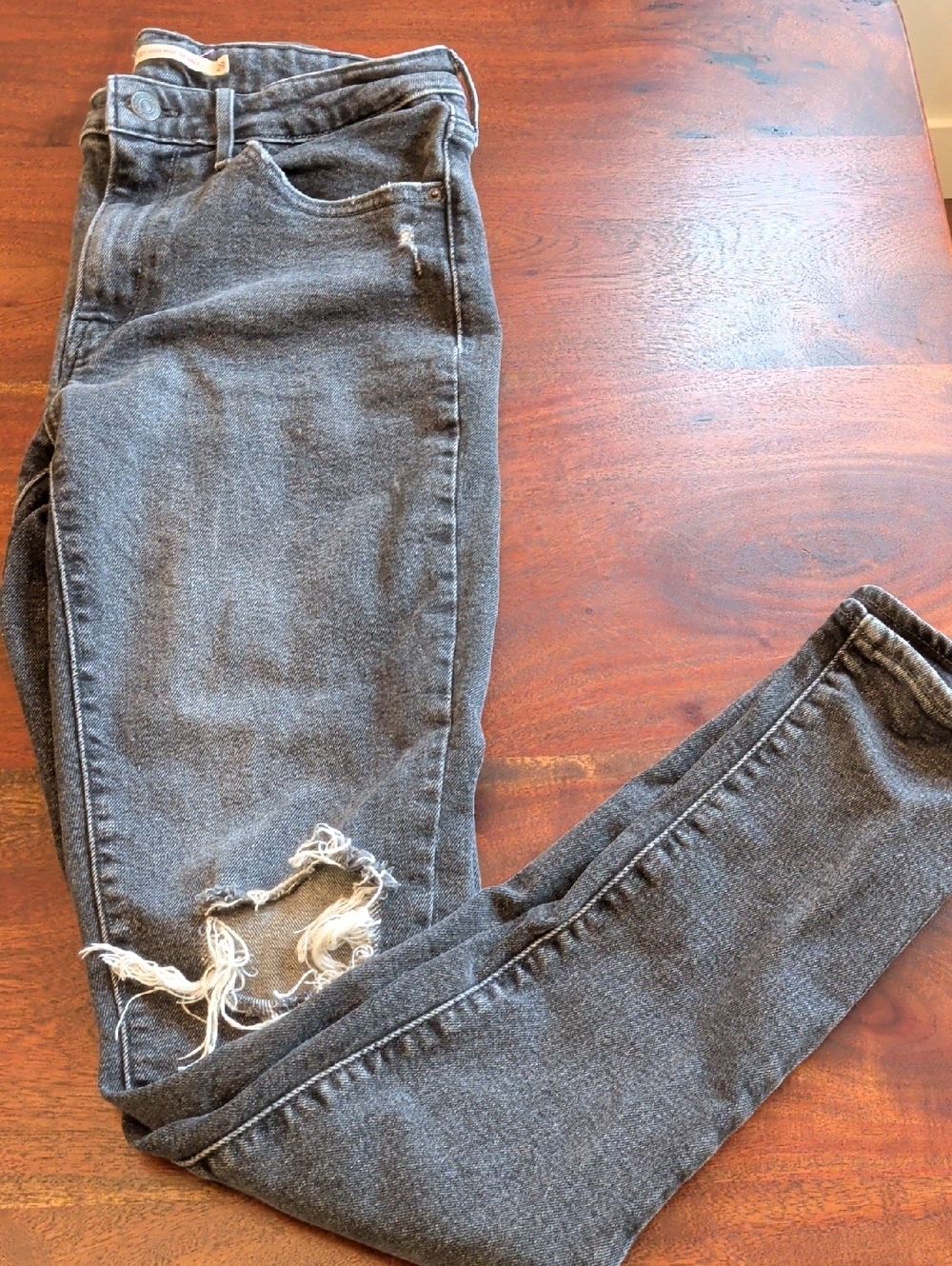Levi's Skinny Distressed High-Waist Jeans
